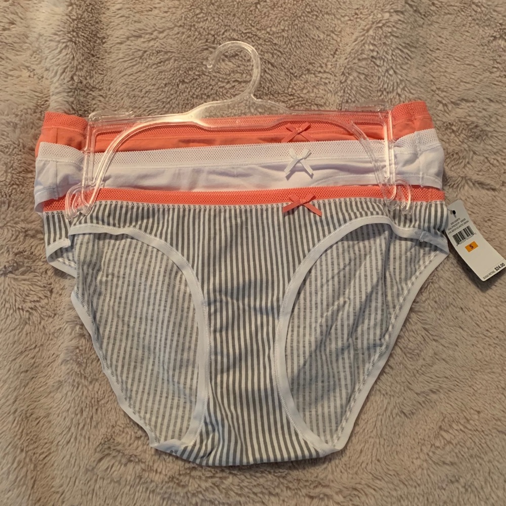 3 pair of panties with bows